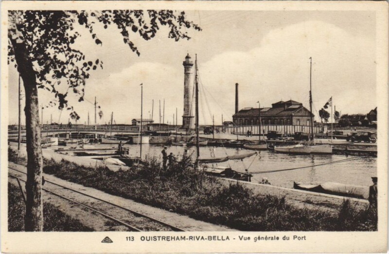 Carte postale ancienne Ouistreham Riva-Bella - Vue Generale du Port à Ouistreham