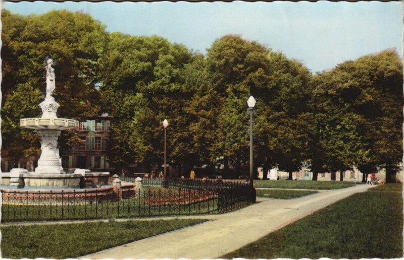 Carte postale ancienne Bayeux Place De Gaulle à Bayeux
