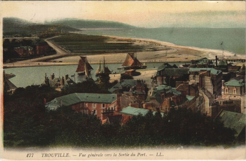 Carte postale ancienne Trouville-sur-Mer Vue Generale vers la Sortie du Port à Trouville-sur-Mer
