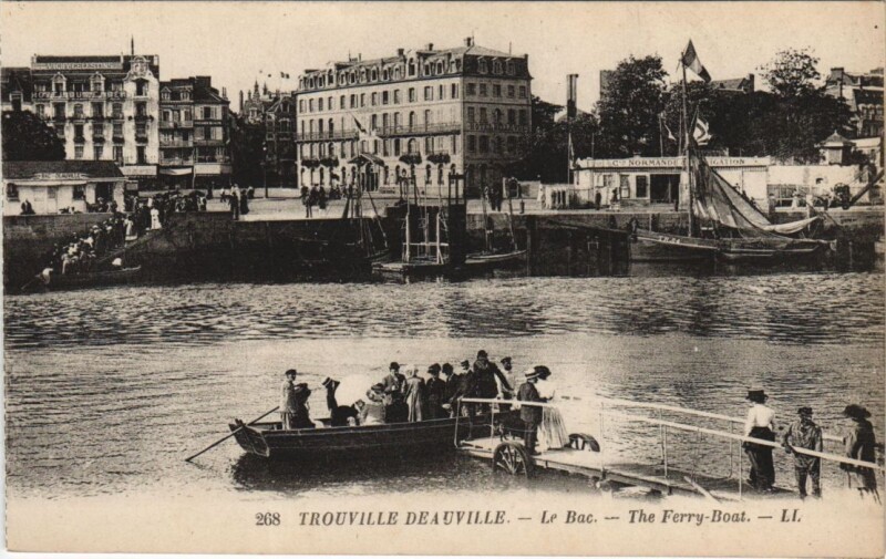 Carte postale ancienne Trouville-sur-Mer Deauville - Le Bac - The Ferry-Boat à Deauville