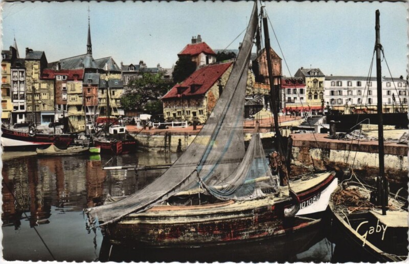 Carte postale ancienne Honfleur Le Vieux Bassin et la Lieutenance à Honfleur