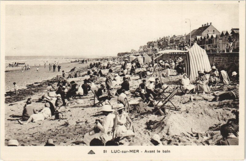 Carte postale ancienne Luc-sur-Mer Avant le Bain à Luc-sur-Mer