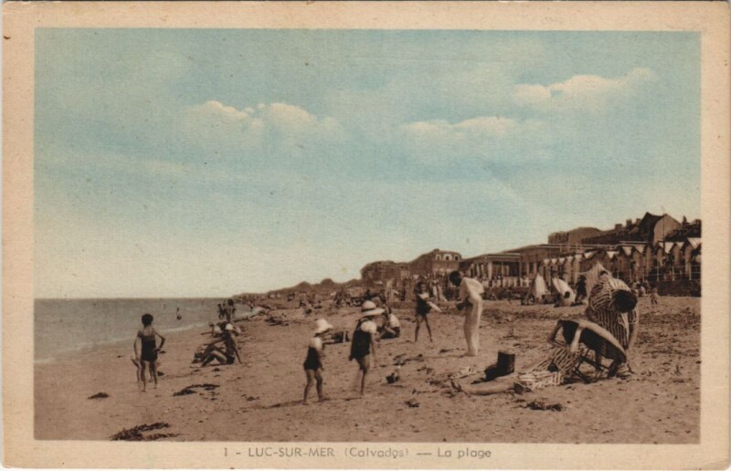 Carte postale ancienne Luc-sur-Mer La Plage à Luc-sur-Mer