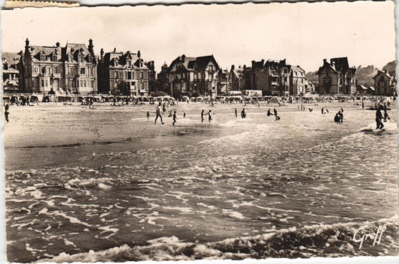 Carte postale ancienne Houlgate La Plage et les Villas à Houlgate