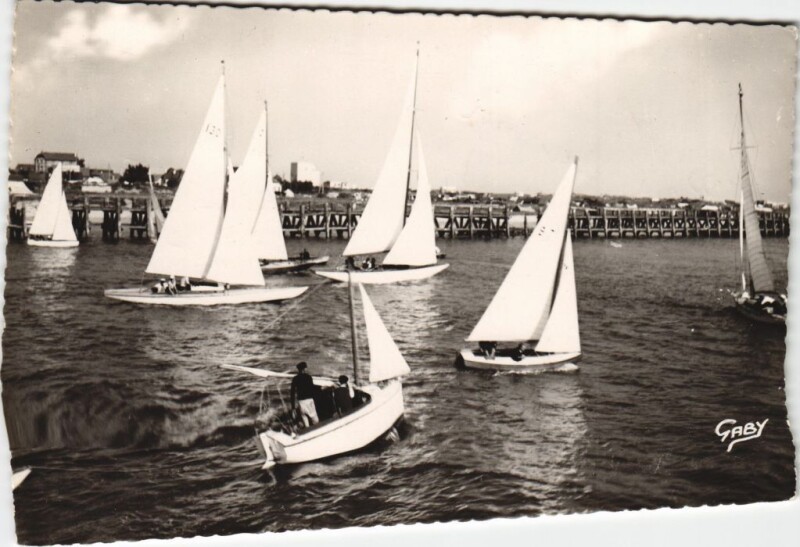 Carte postale ancienne Ouistreham Riva-Bella - Un Jour de Regates à Ouistreham