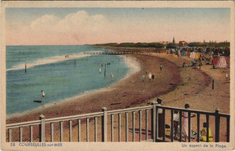 Carte postale ancienne Courseulles-sur-Mer Un Aspect de la Plage à Courseulles-sur-Mer