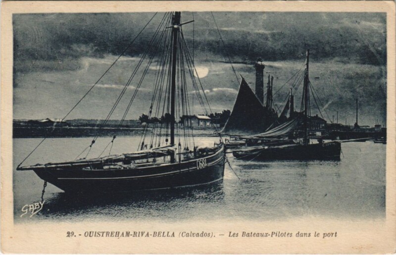 Carte postale ancienne Ouistreham Riva-Bella - Les Bateaux-Pilotes dans le Port à Ouistreham