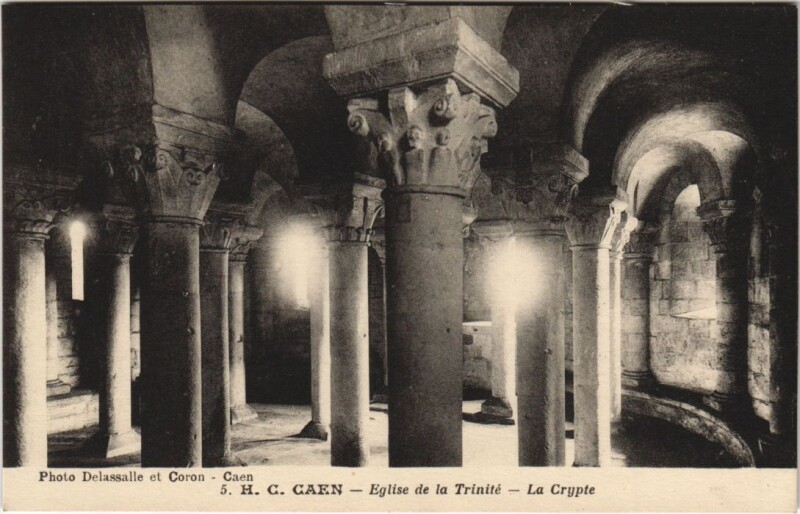 Carte postale ancienne Caen Eglise de la Trinite - La Crypte