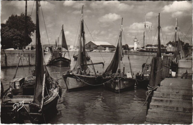 Carte postale ancienne Honfleur Le Port à Honfleur