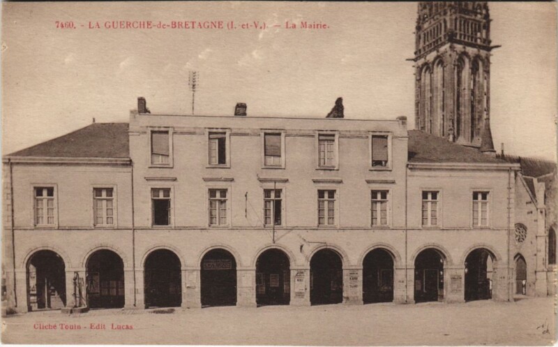 Carte postale ancienne La Guerche-de-Bretagne La Mairie à La Guerche-de-Bretagne