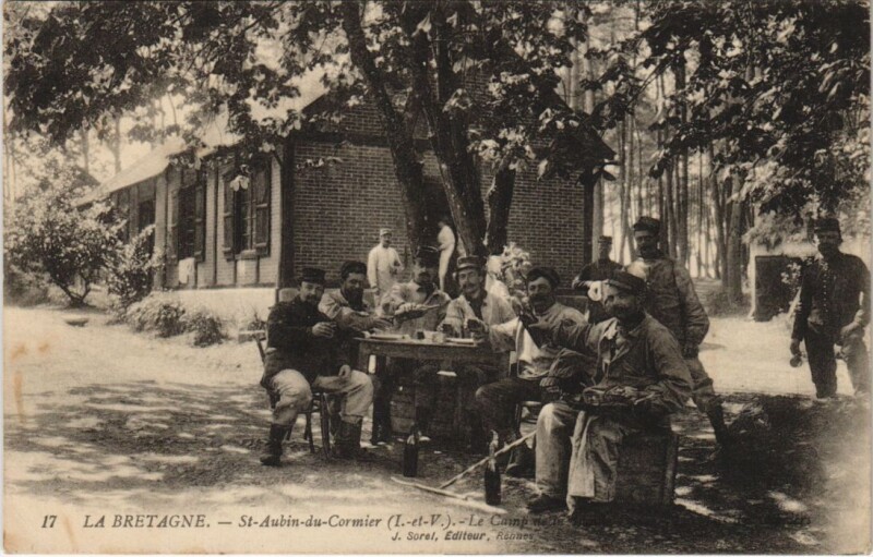 Carte postale ancienne Saint-Aubin-du-Cormier Drinking Soldiers à Saint-Aubin-du-Cormier