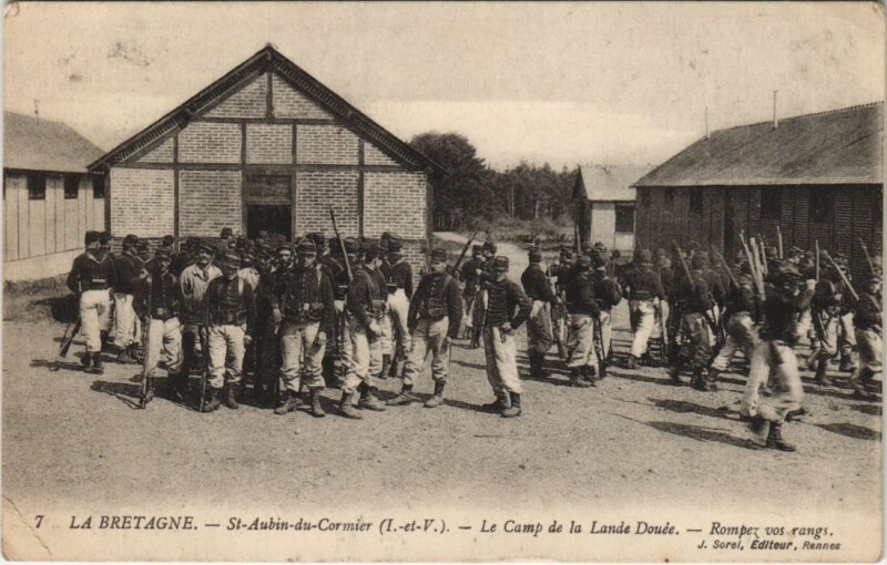 Carte postale ancienne Saint-Aubin-du-Cormier Le Camp de la Lande Douee à Saint-Aubin-du-Cormier