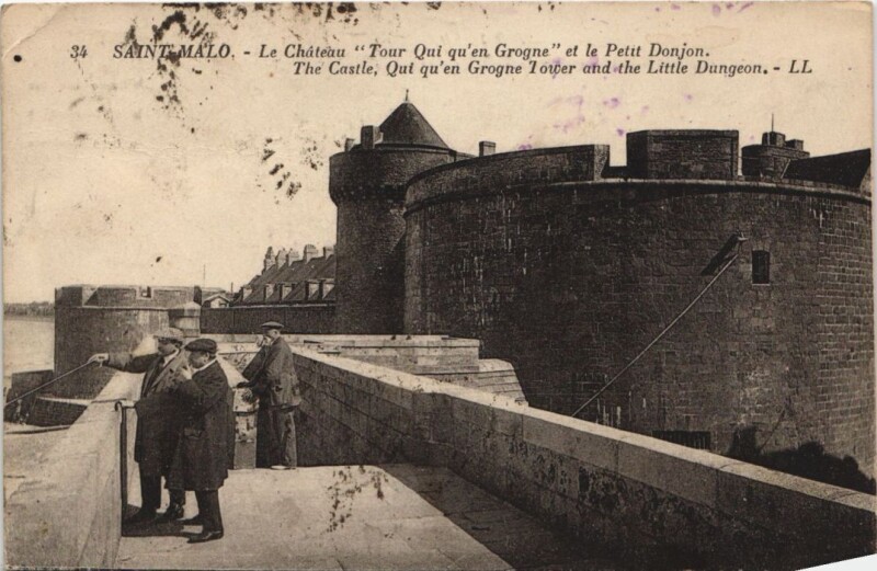 Carte postale ancienne Saint-Malo Le Chateau à Saint-Malo