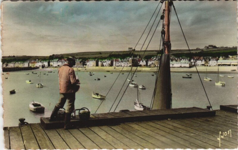 Carte postale ancienne Cancale Le Port vu de la Jetee à Cancale