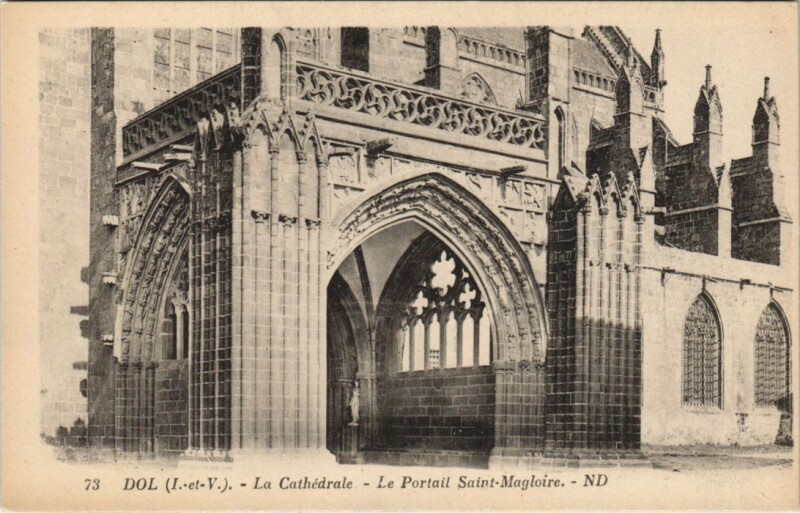 Carte postale ancienne Dol-de-Bretagne La Cathedrale - Le Portail Saint-Magloire à Dol-de-Bretagne