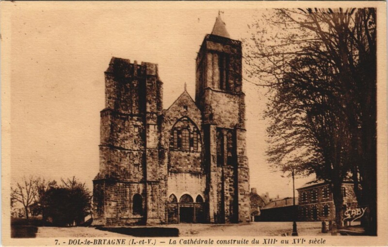 Carte postale ancienne Dol-de-Bretagne La Cathedrale à Dol-de-Bretagne