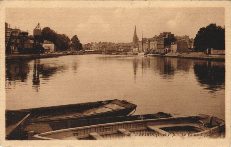 Carte postale ancienne Redon Le Bassin a Flot à Redon