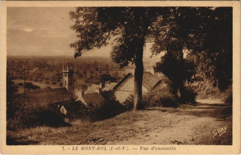 Carte postale ancienne Mont-Dol Vue d'Ensemble à Mont-Dol