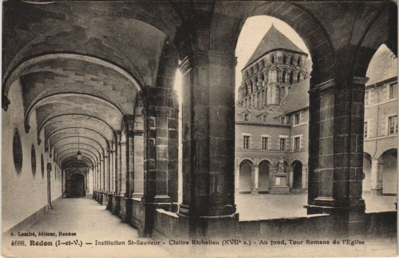 Carte postale ancienne Redon Institution Saint-Sauveur - Cloitre Richelieu à Redon