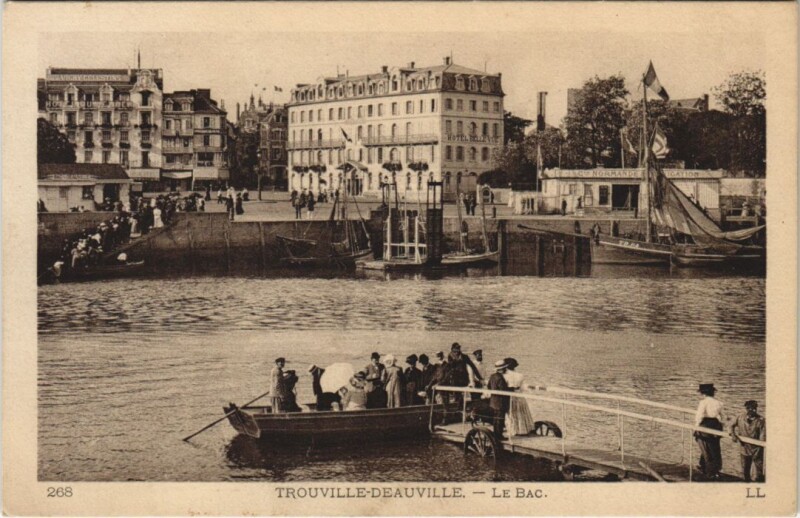 Carte postale ancienne Trouville Le Bac