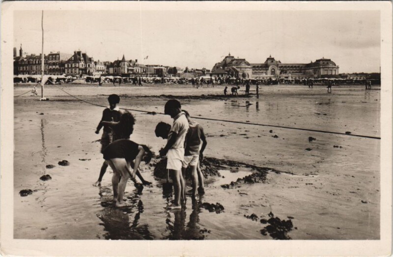 Carte postale ancienne Trouville La Plage