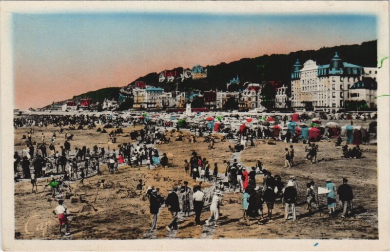 Carte postale ancienne Trouville Panorama de la Plage