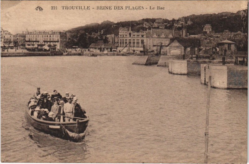 Carte postale ancienne Trouville Le Bac