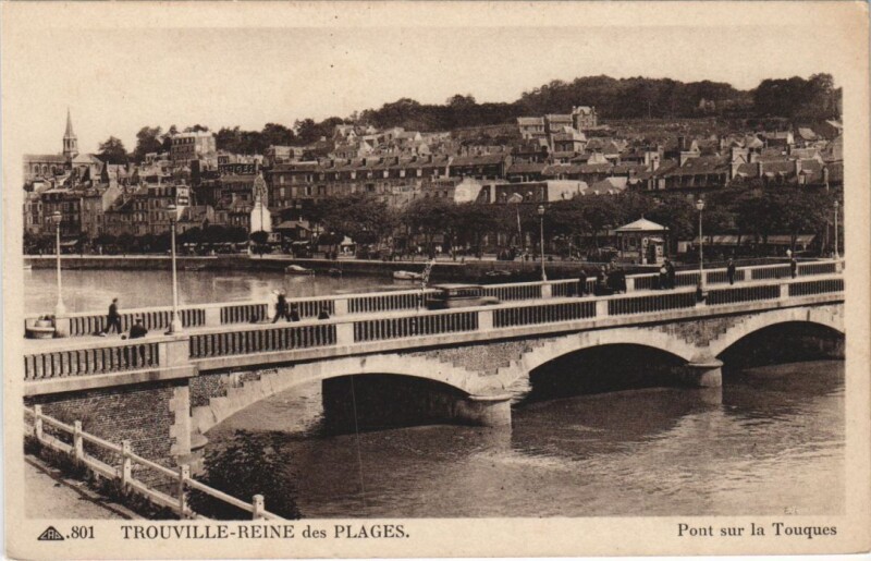 Carte postale ancienne Trouville Pont sur la Touques à Touques