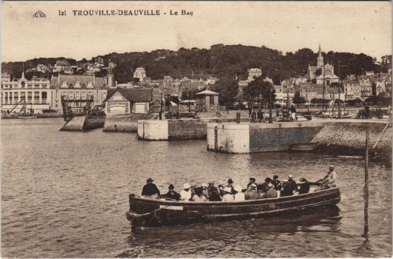 Carte postale ancienne Trouville Le Bac