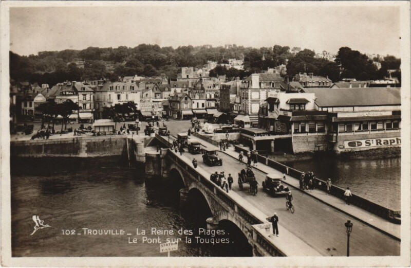 Carte postale ancienne Trouville Le Pont sur la Touques à Touques
