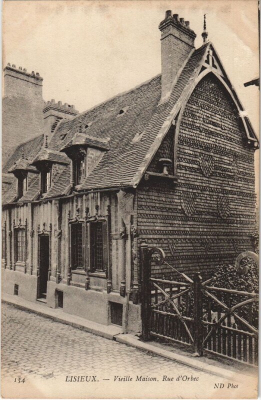 Carte postale ancienne Lisieux Rue d'Orbec à Lisieux