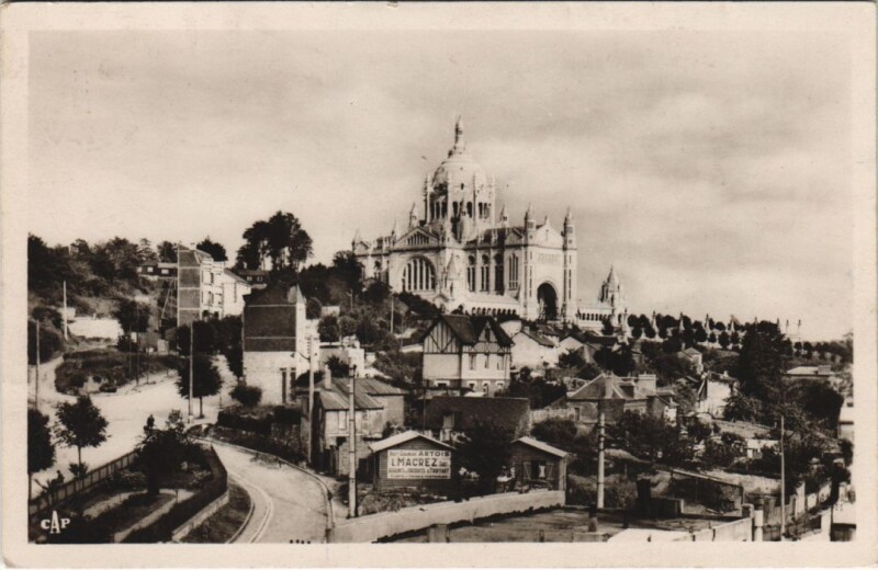 Carte postale ancienne Lisieux vue vers la Basilique à Lisieux