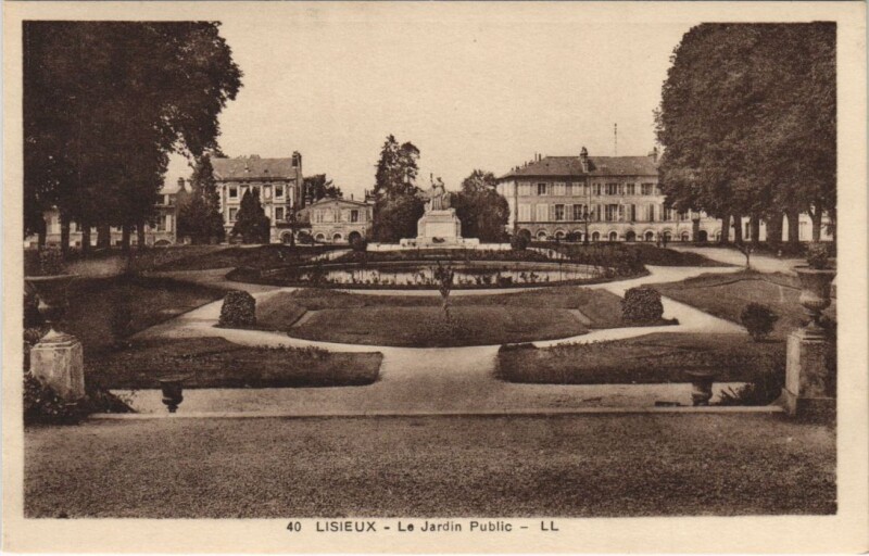 Carte postale ancienne Lisieux Le Jardin Public à Lisieux