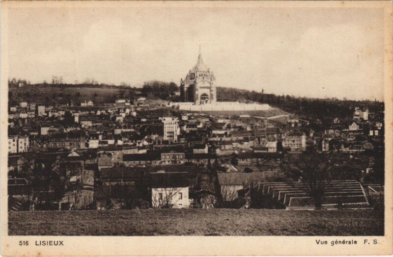 Carte postale ancienne Lisieux vue generale à Lisieux