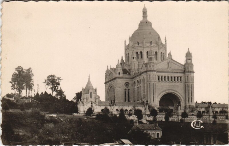 Carte postale ancienne Lisieux vue vers la Basilique à Lisieux