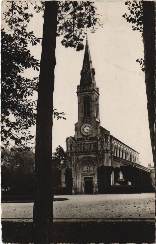 Carte postale ancienne Deauville Eglise à Deauville