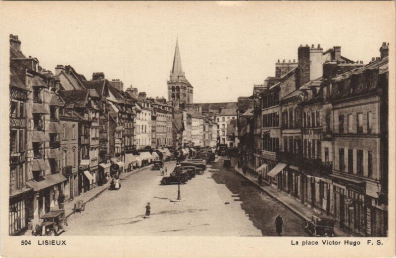 Carte postale ancienne Lisieux Place Victor Hugo à Lisieux