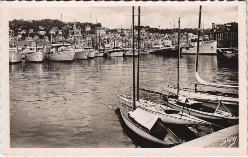 Carte postale ancienne Deauville Le Bassin des Yachts à Deauville