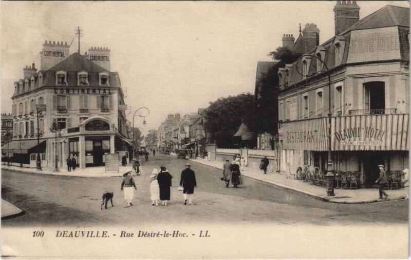 Carte postale ancienne Deauville Rue Desire le Hoc à Deauville