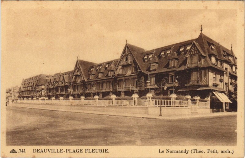 Carte postale ancienne Deauville Le Normandy à Deauville