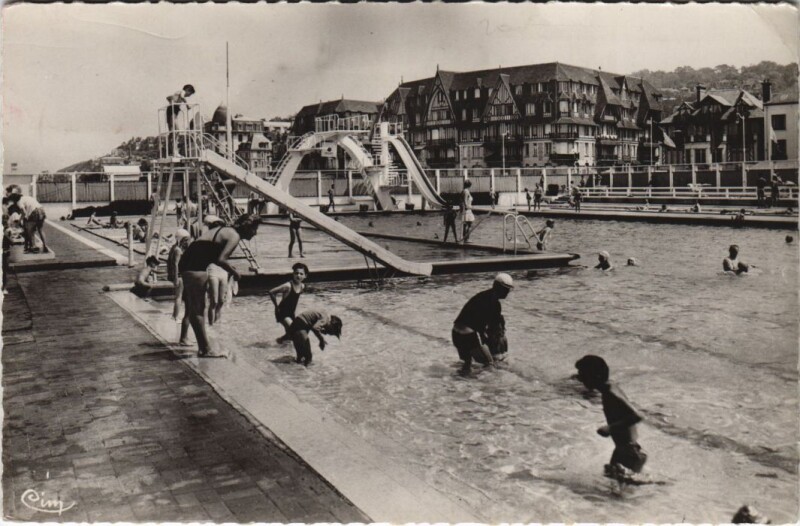 Carte postale ancienne Deauville La Piscine à Deauville
