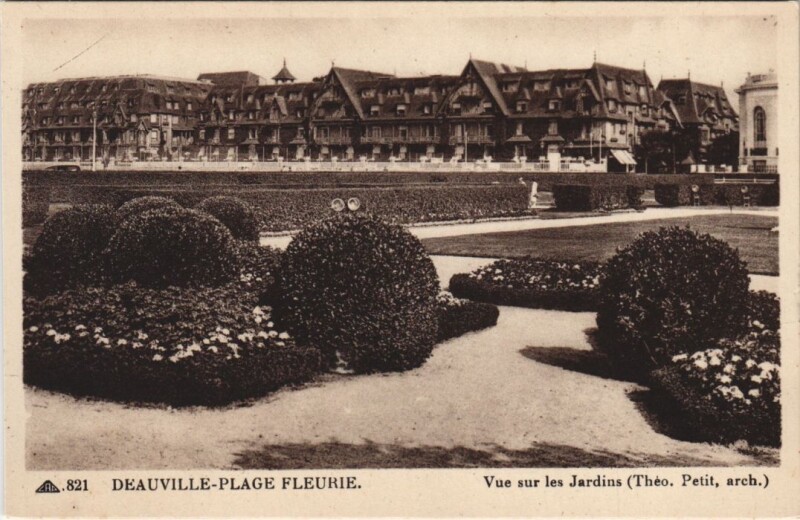 Carte postale ancienne Deauville vue sur les Jardins à Deauville