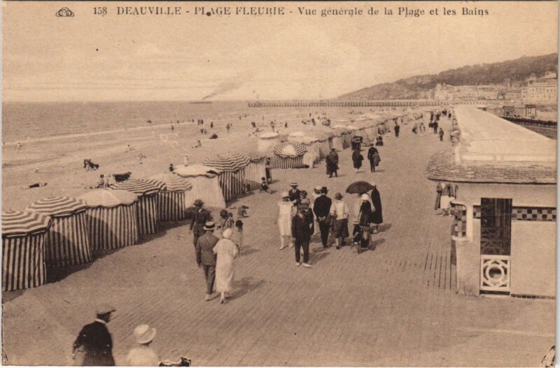 Carte postale ancienne Deauville vue generale de la Plage à Deauville