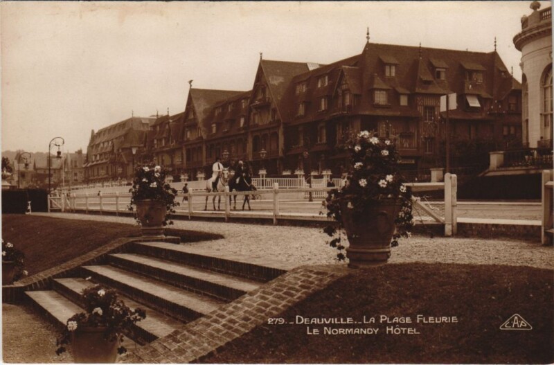 Carte postale ancienne Deauville Normandy Hotel à Deauville