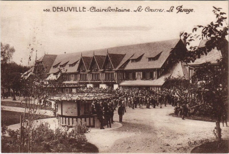 Carte postale ancienne Deauville Clairefontaine,les courses,le Pesage à Deauville