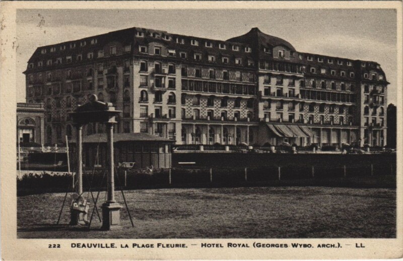 Carte postale ancienne Deauville Hotel Royal à Deauville