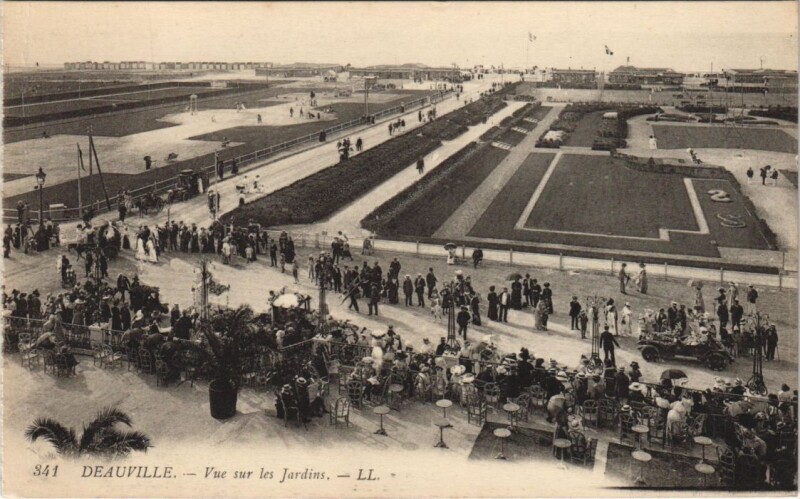 Carte postale ancienne Deauville vue sur les Jardins à Deauville