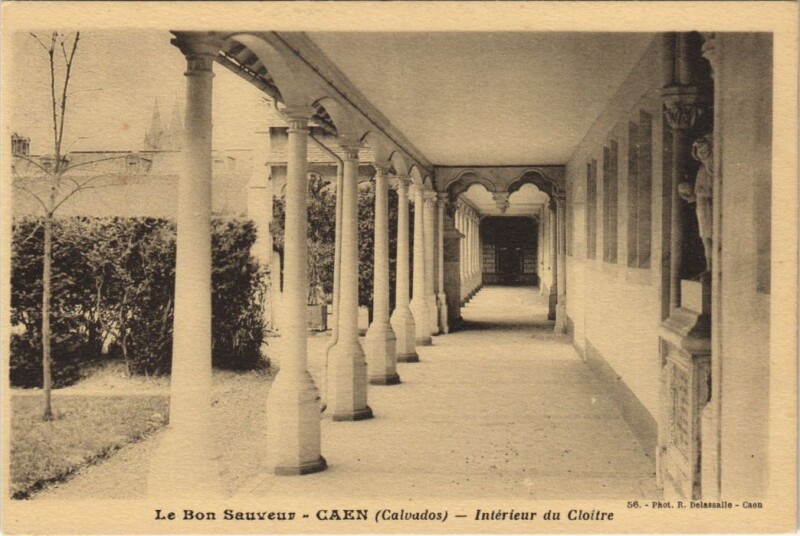 Carte postale ancienne Caen Interieur du Cloitre