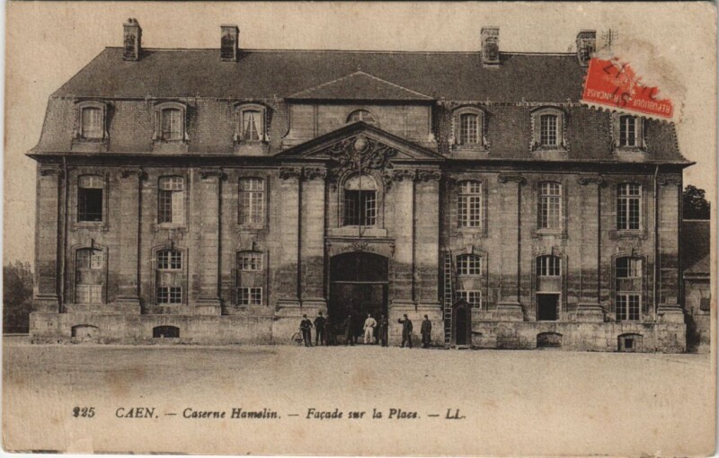 Carte postale ancienne Caen Caserne Hamelin , Facade sur la Place