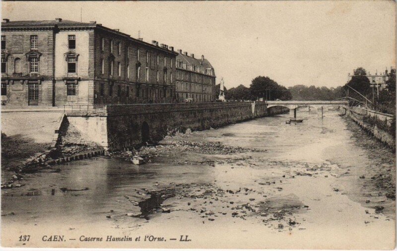 Carte postale ancienne Caen Caserne Hamelin et l'Orne
